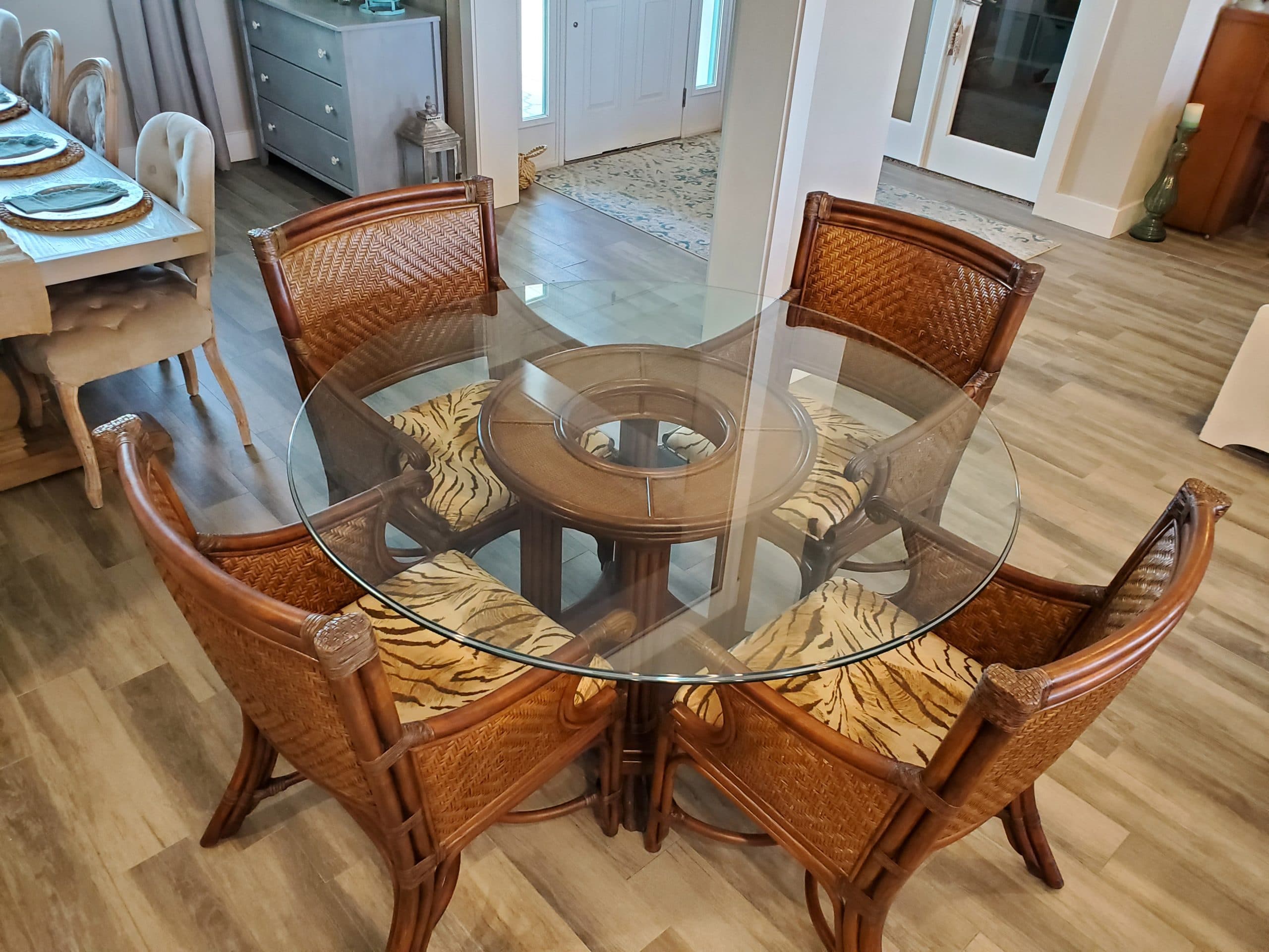 Tommy Bahama Dining Room Table With Pineapples